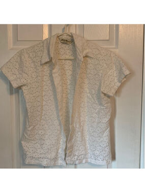 Eddie Bauer women’s white lacy short sleeve blouse medium